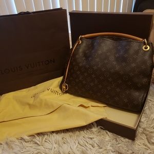 🚫Traded🚫 Authentic Louis Vuitton Artsy MM